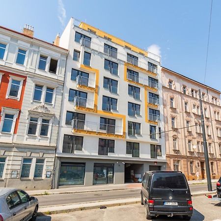 Brand New Two Room Apartment #34 With Free Secure Parking In The Center Praga Esterno foto