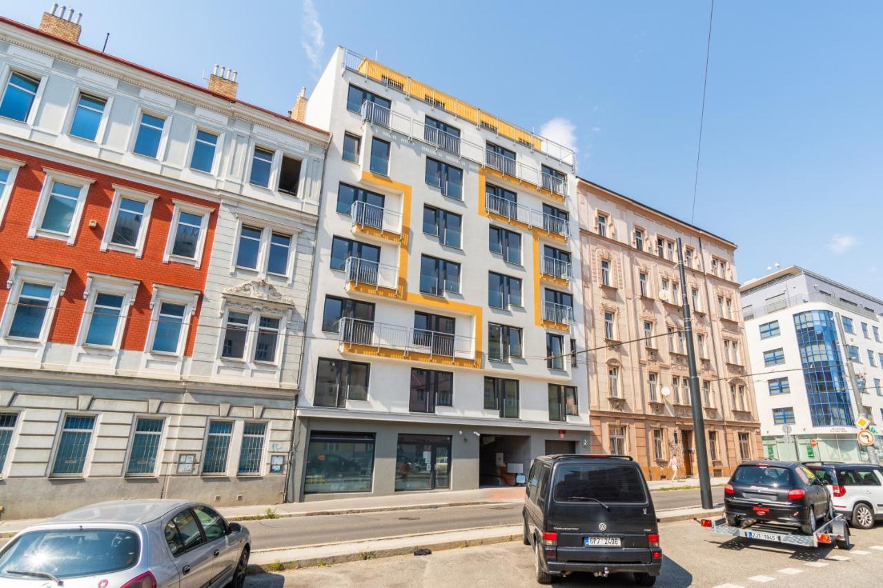 Brand New Two Room Apartment #34 With Free Secure Parking In The Center Praga Esterno foto