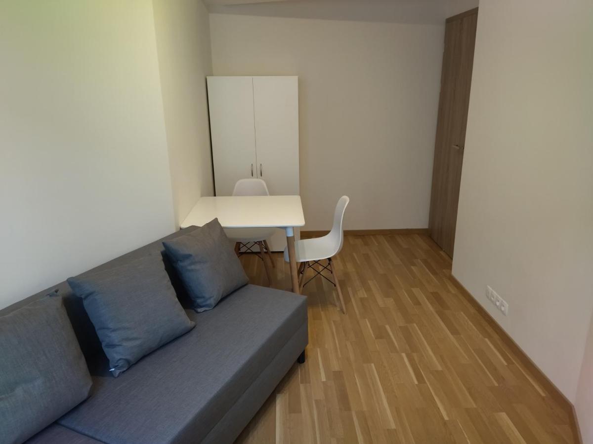 Brand New Two Room Apartment #34 With Free Secure Parking In The Center Praga Esterno foto