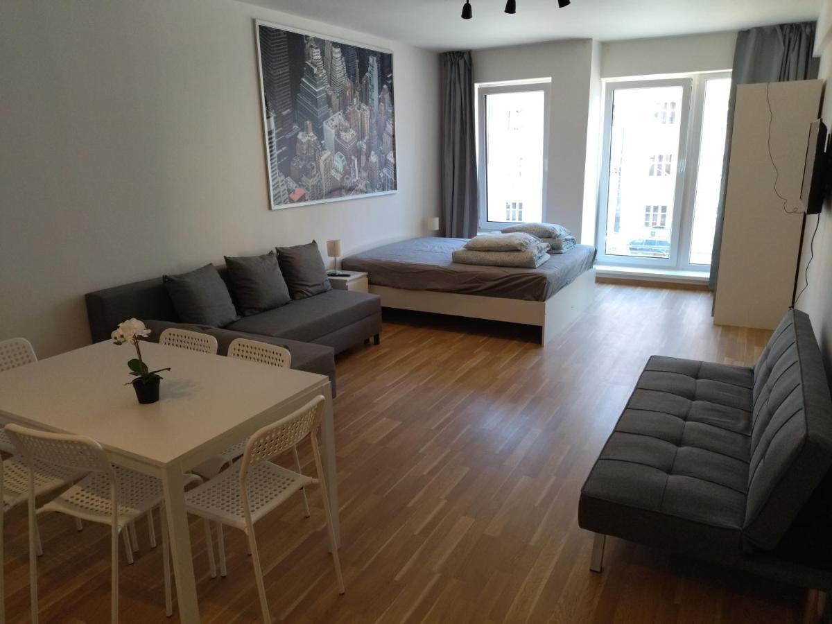 Brand New Two Room Apartment #34 With Free Secure Parking In The Center Praga Esterno foto