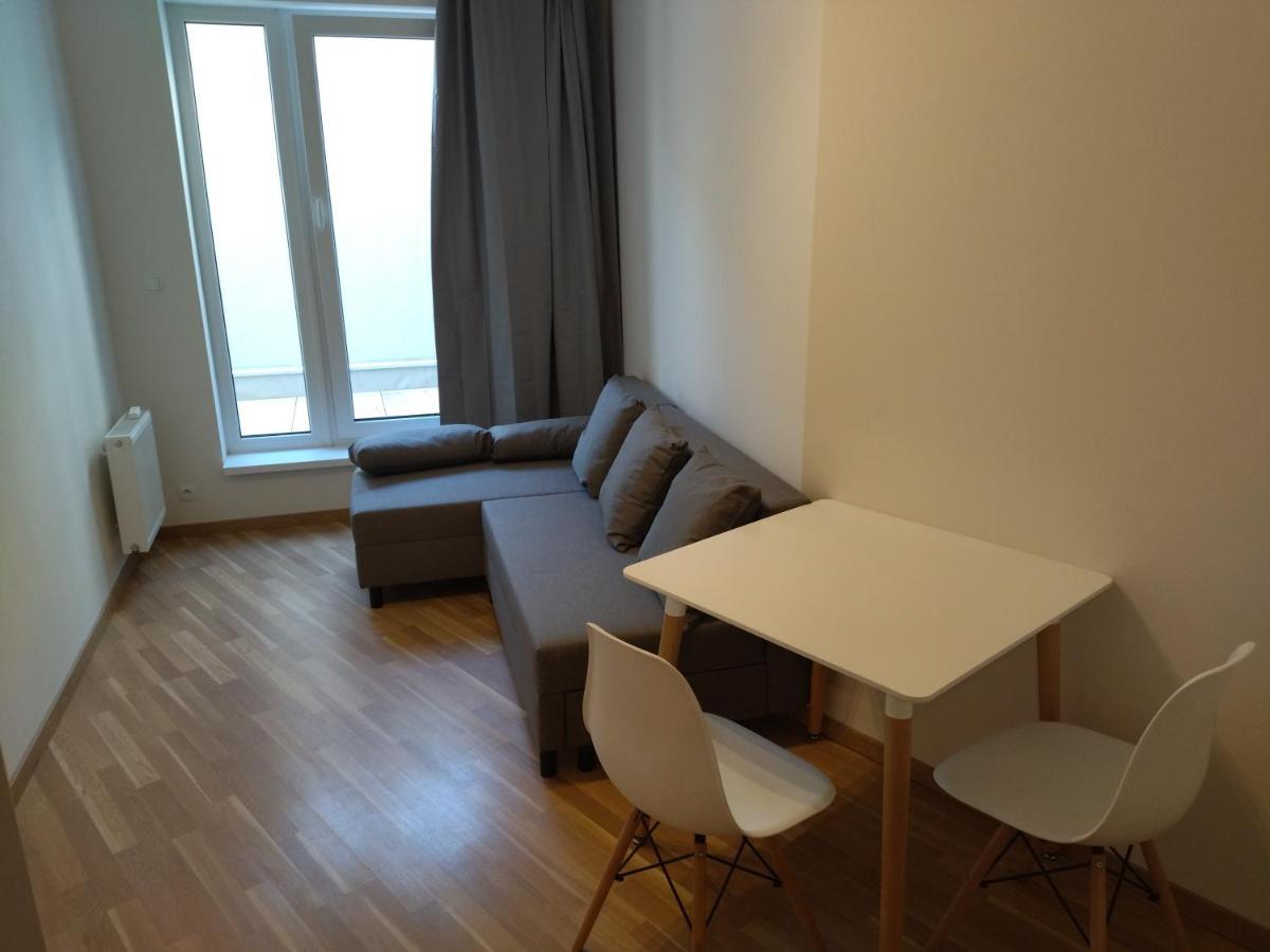 Brand New Two Room Apartment #34 With Free Secure Parking In The Center Praga Esterno foto